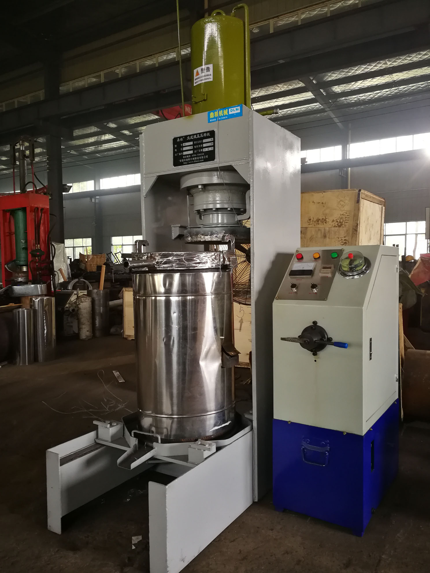 不銹鋼超高壓立式液壓壓榨機，果汁壓榨機，果渣壓榨機，藥材壓榨，油渣處理，白土壓榨